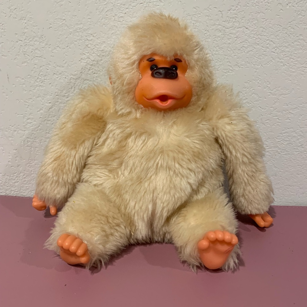 Gonga Thumb Sucking Gorilla Plush Russ Berrie Blonde Gonga Vintage